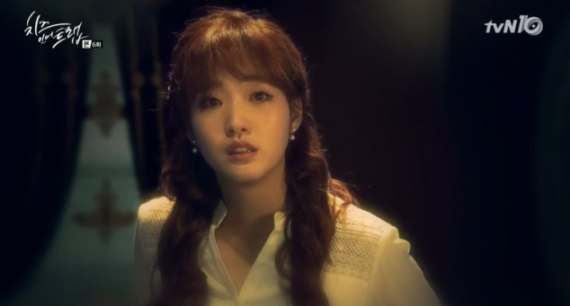 Hong Seol (Kim Go-eun)'s dining dream scene in 2016 Korean drama Cheese in the Trap