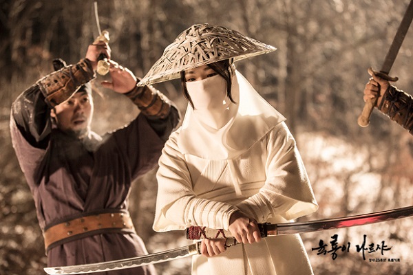 Cheok Sa-gwang (Han Ye-ri)'s fighting scene in 2015-2016 Korean historical drama / sageuk Six Flying Dragons