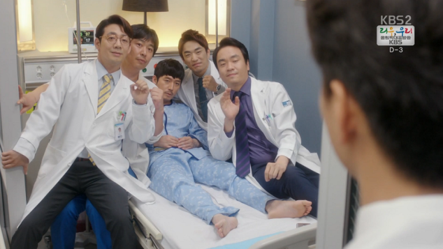 Lee Young-oh (Jang Hyuk) and the five "power rangers" in 2016 Korean medical drama Beautiful Mind
